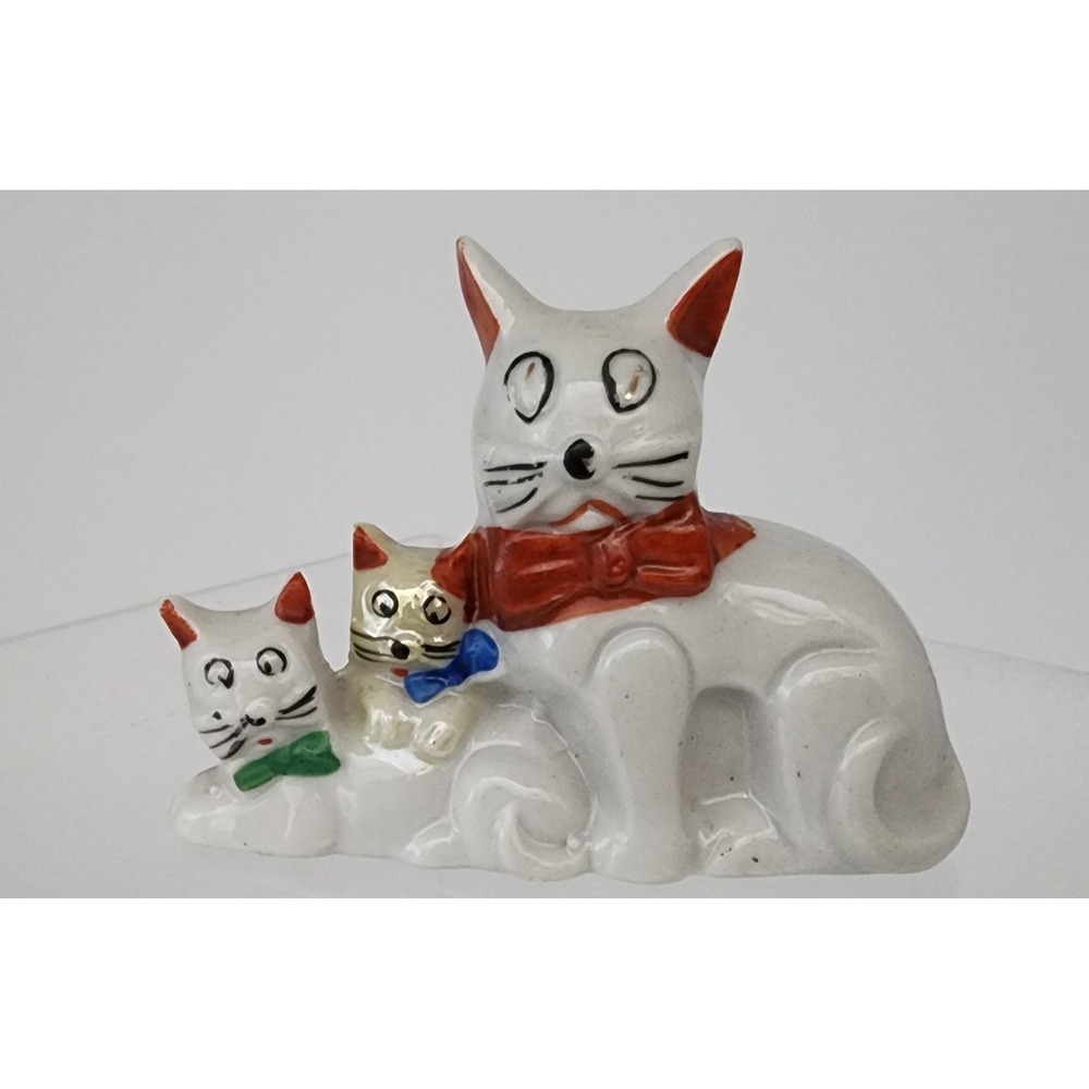 Mama Cat & Kittens Figurine White Occupied Japan Ceramic Vintage 1950s  EXC